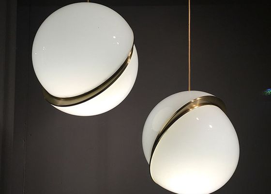 Luzes de suspensão contemporâneas acrílicas minimalistas ajustáveis da bola 260V da altura 1.5m