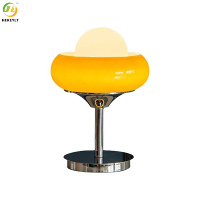 A galdéria de vidro do ovo do Bauhaus do candeeiro de mesa da cabeceira do metal amarelo do diodo emissor de luz dá forma a 40W