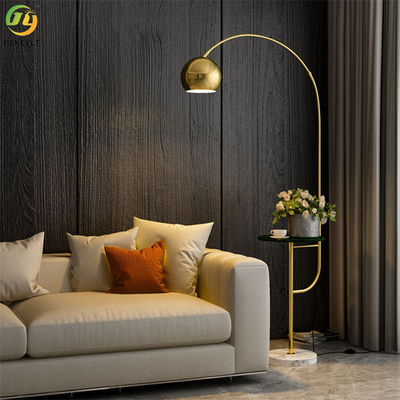 O ouro do diodo emissor de luz/lâmpadas de assoalho contemporâneas pretas passa a decoração interna material