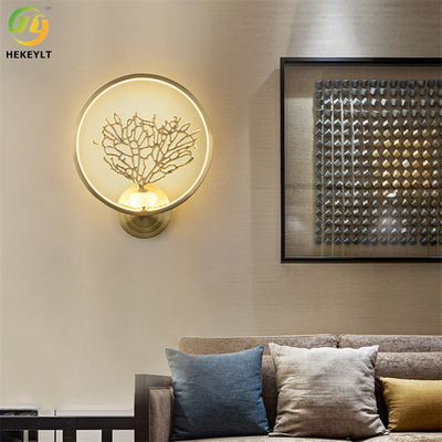 A parede moderna do diodo emissor de luz ilumina todo o cobre e marmoreia a cor de bronze material