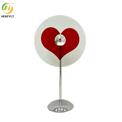 A cabeceira vermelha do coração do amor conduziu o candeeiro de mesa para a decoração romântica da atmosfera do quarto