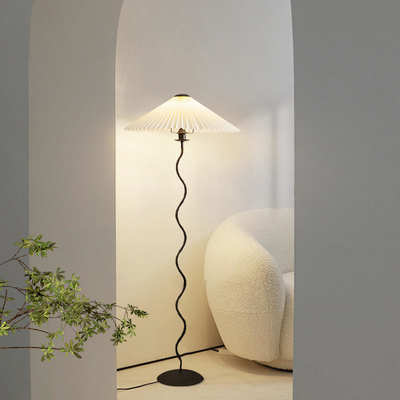 Lâmpada de assoalho minimalista de pano moderno criativo para a sala de visitas