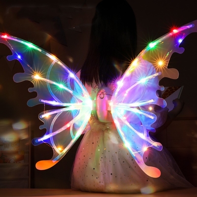 A borboleta feericamente elétrica voa a luz dos presentes do fulgor e do movimento