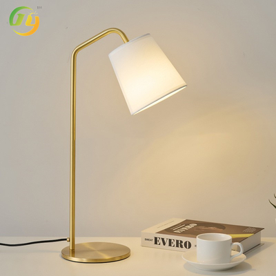 Lâmpada de mesa LED de lado de cama em forma de tecido de estilo rústico moderno Lâmpada de mesa de escritório quente brilhante Lâmpadas de mesa de cobre de estudo