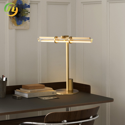JYLIGHTING Moderno nórdico Simples Luz de mesa de luxo LED Vidro de cobre para quarto de hotel Sala de estar Estudo Sofá Luz de canto