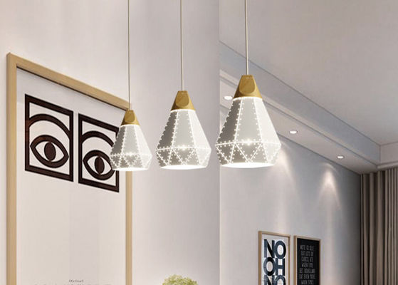 Lâmpada moderna da luz do pendente do ferro de madeira europeu para o hotel da sala de visitas da sala de jantar