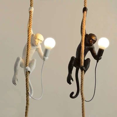 Luz de poupança de energia do pendente do macaco da resina para a loja de roupa