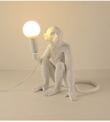 Luz de poupança de energia do pendente do macaco da resina para a loja de roupa
